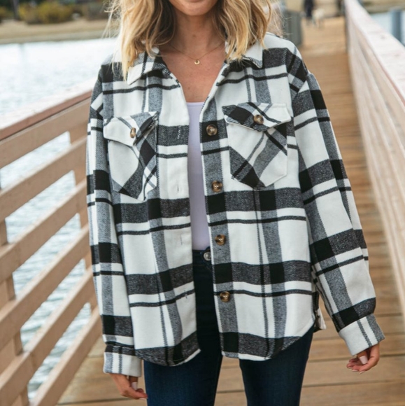 BLACK AND WHITE BUTTON DOWN PLAID JACKET - Picture 5 of 6